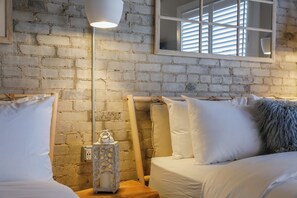 1 bedroom, bed sheets
