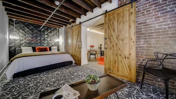 1 bedroom, bed sheets