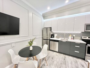 Fridge, microwave, oven, stovetop - Westlake Hotel - The Andy Suite (Etobicoke)
