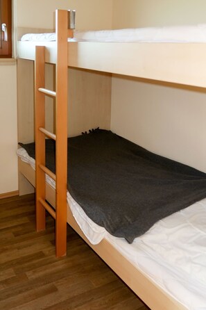 2 bedrooms, internet