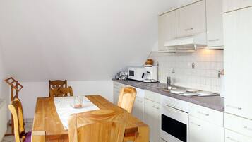 Kühlschrank, Mikrowelle, Ofen, Geschirrspüler