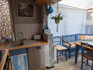 Kjøleskap, mikrobølgeovn, ovn og oppvaskmaskin