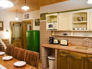 Refrigerador, microondas, horno y lavavajillas 