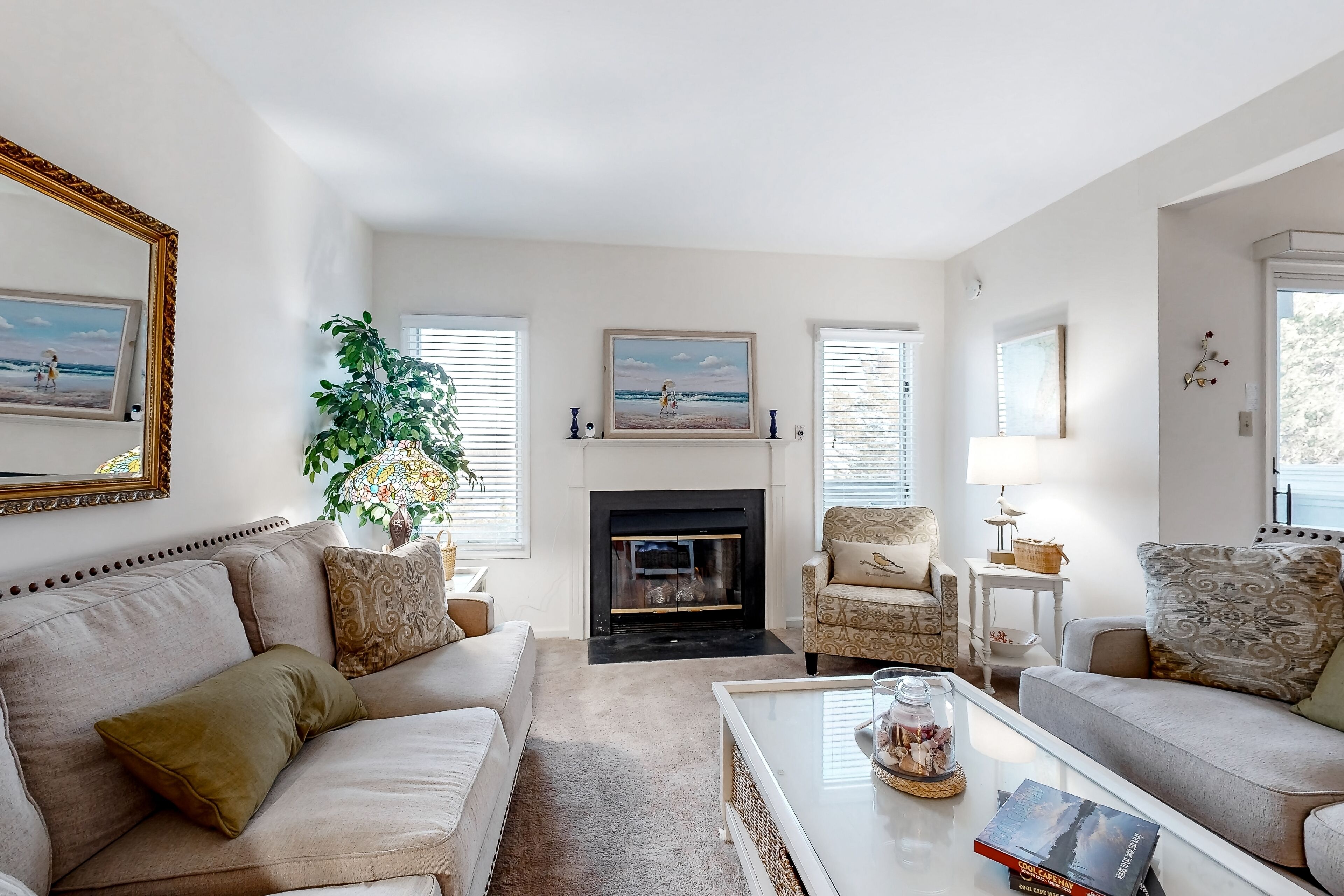 Townhouse with Jacuzzi bathtub , fireplace, patio, grill & cable.  Shared Pool