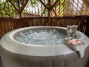 Bain à remous extérieur