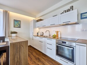 Kühlschrank, Mikrowelle, Ofen, Geschirrspüler