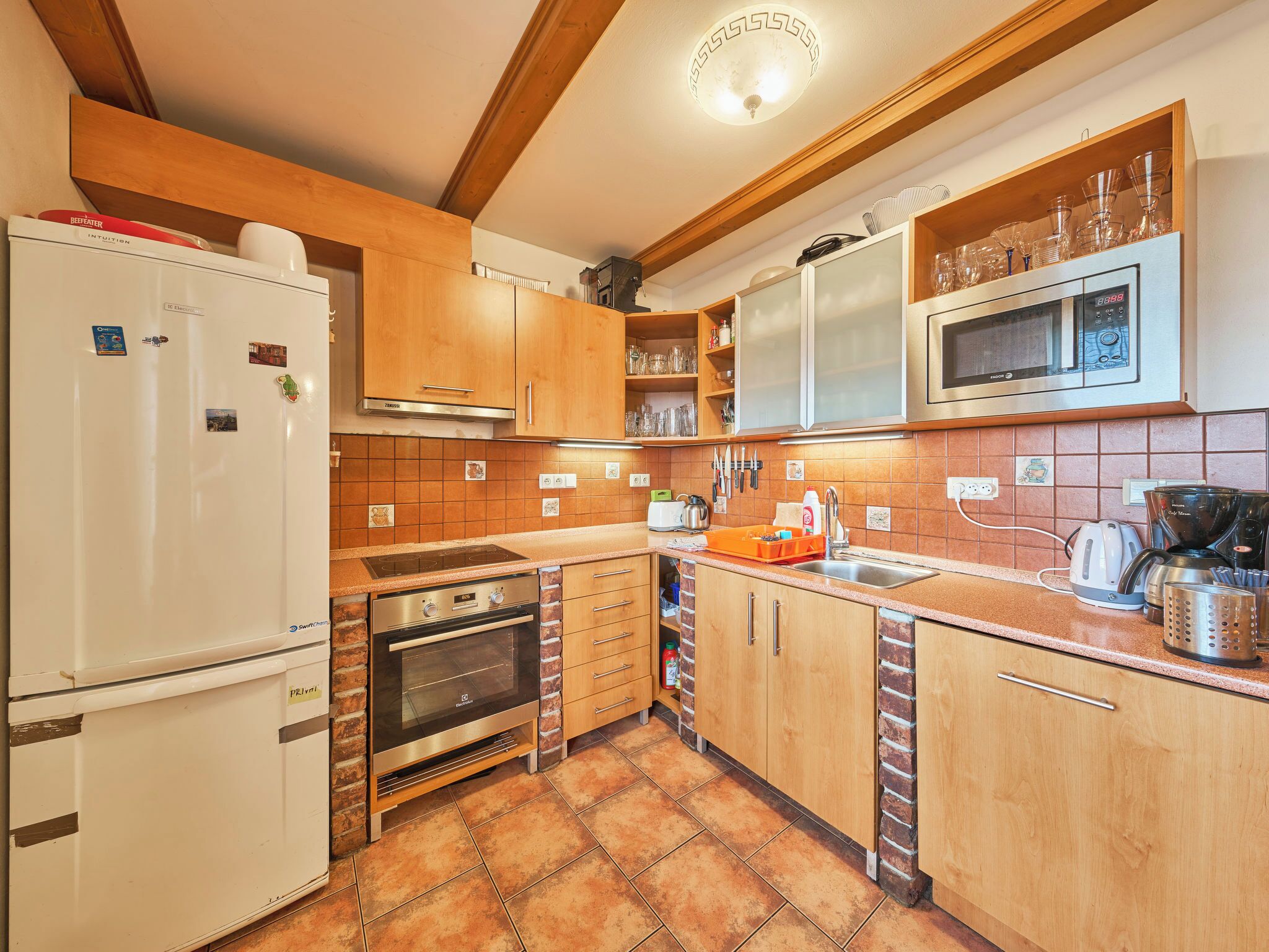 Refrigerador, microondas, horno, lavavajillas