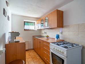 Fridge, microwave, oven, cookware/dishes/utensils