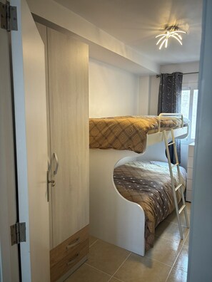 2 bedrooms, iron/ironing board, WiFi, bed sheets - Apt Kandinsky Mallorca (S'Illot-Cala Morlanda)