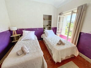 6 habitaciones, tabla de planchar con plancha, cuna de viaje y wifi 