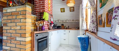 Fridge, microwave, oven, cookware/dishes/utensils