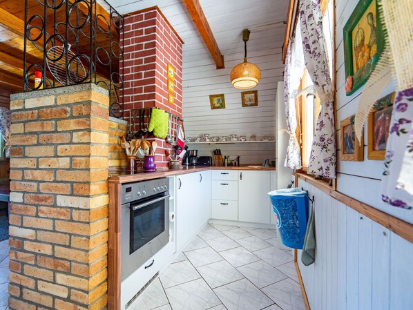 Fridge, microwave, oven, cookware/dishes/utensils