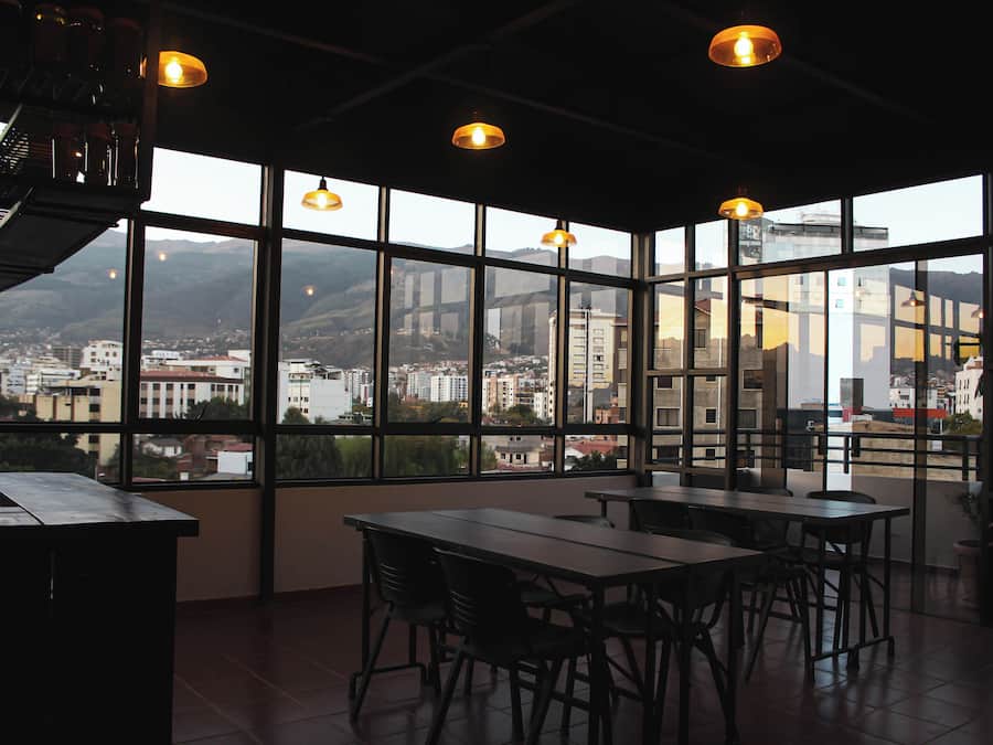 Télévision à écran plat, Netflix, livres, services de streaming