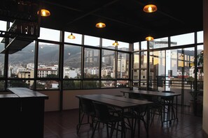 Flatscreentelevisie, Netflix, boeken en streamingdiensten