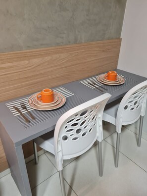 Habitación triple Premium | Restaurantes