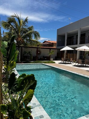 2 outdoor pools