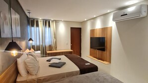 A modern hotel room with two beds, a TV mounted on the wall, and an air conditioning unit. - Maré do Frances (Marechal Deodoro)