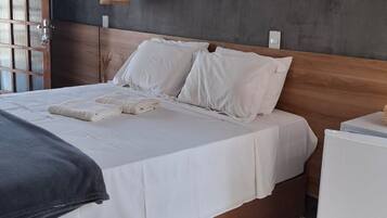 Quarto duplo premium | Roupas de cama premium, Wi-Fi de cortesia, roupa de cama