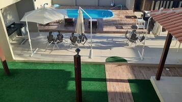 Quarto duplo premium, vista para o pátio | Piscina | 2 piscinas externas