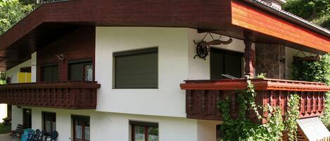 المنشأة من الخارج