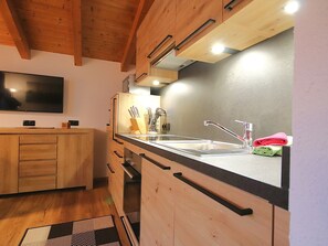 Kühlschrank, Mikrowelle, Ofen, Geschirrspüler