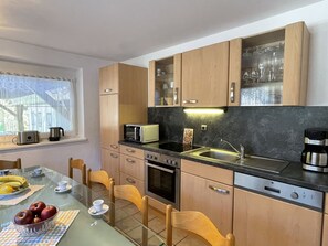 Refrigerador, microondas, horno y lavavajillas 