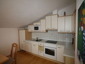 KylskÄp, mikrovÄgsugn, ugn och diskmaskin