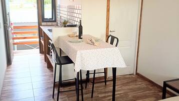 Laptop workspace, blackout curtains, free WiFi, bed sheets