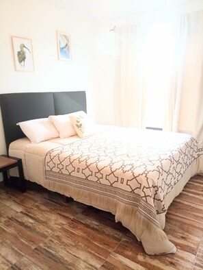 Classic Studio, Mountain View | Laptop workspace, blackout curtains, free WiFi, bed sheets - Laguna Studios (El Calafate)