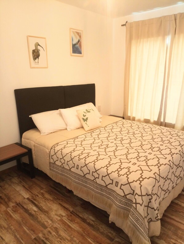 Classic Studio, Mountain View | Laptop workspace, blackout drapes, free WiFi, bed sheets - Laguna Studios (El Calafate)