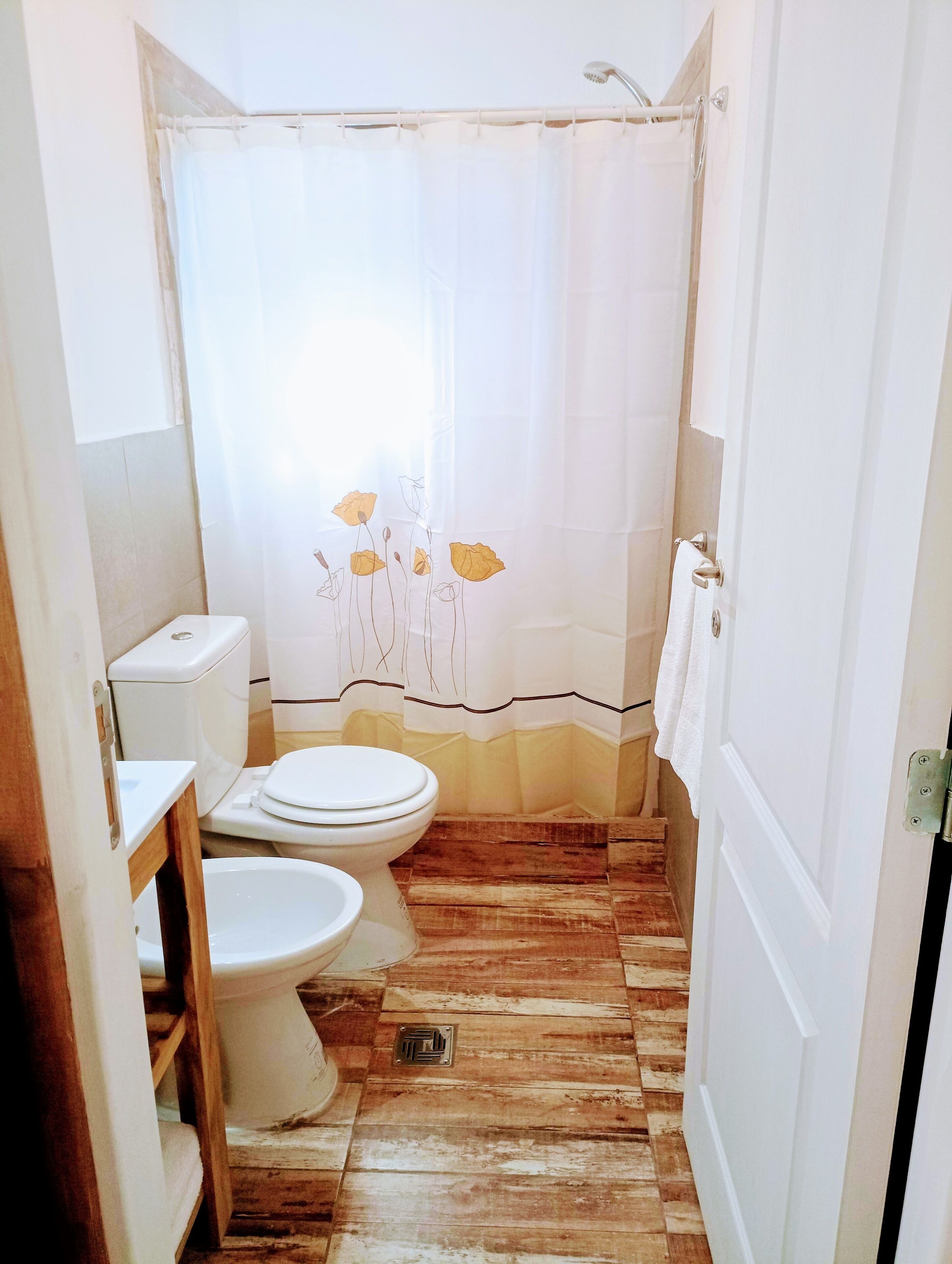 Classic Studio, Mountain View | Bathroom | Shower, rainfall showerhead, hair dryer, bidet