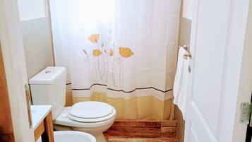Classic Studio, Mountain View | Bathroom | Shower, rainfall showerhead, hair dryer, bidet