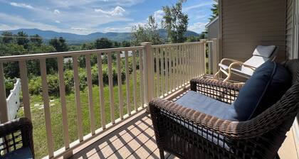 Cozy Cabin Style Condo near Cranmore Mountain and downtown North Conway
