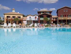 A heated pool - Les Rives Marines by Interhome (Le Teich)