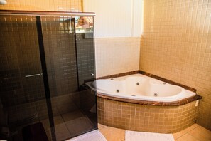 Exclusive-Chalet | Badezimmer | Handtücher, Seife, Toilettenpapier
