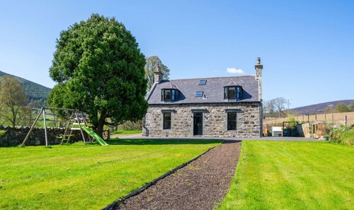 Kirkton Family Farmhouse, Alford