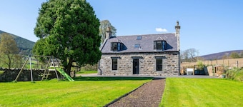 Kirkton Family Farmhouse, Alford