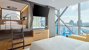 Rom – standard, 1 kingsize-seng (Kids Theme) | Dundyner, minibar, safe på rommet og skrivebord
