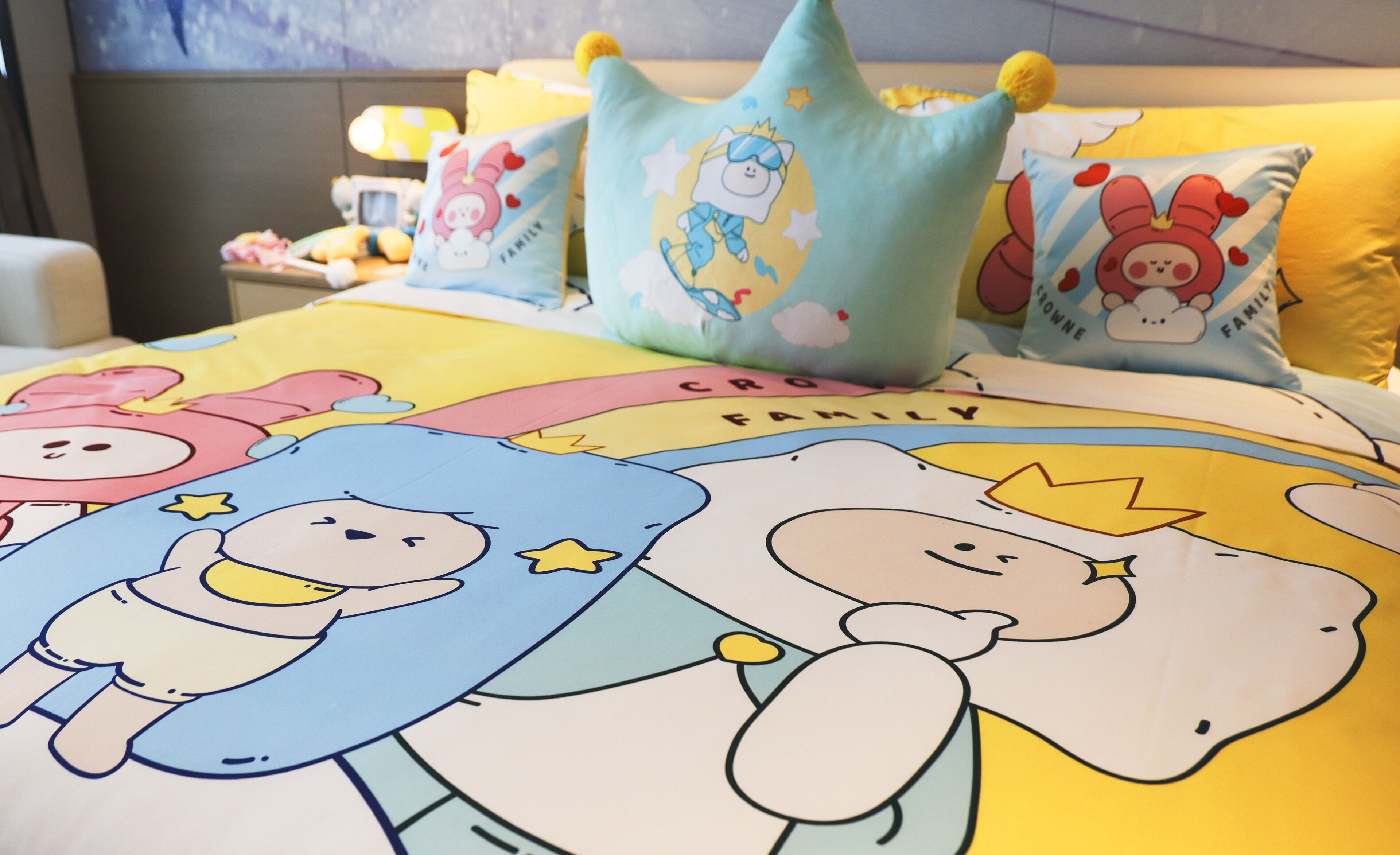 Premium Room, 1 King Bed (Kids Area) | Down comforters, minibar, in-room safe, desk