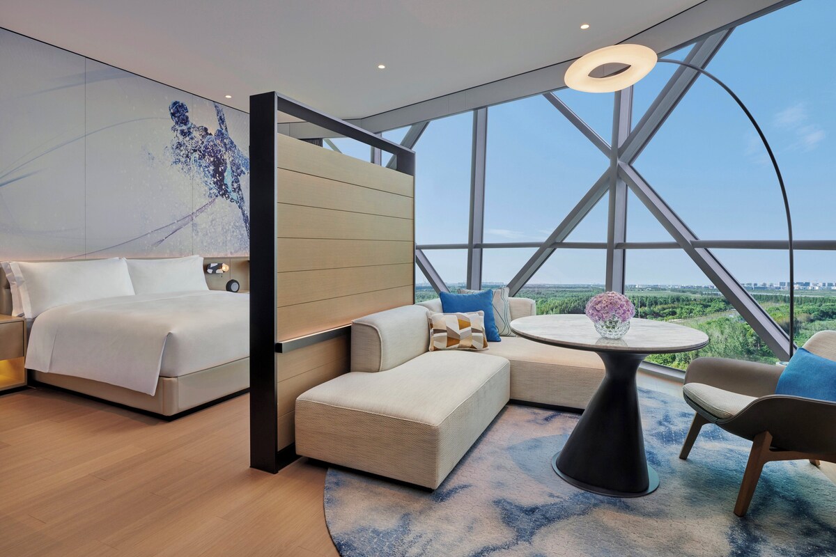 Down comforters, minibar, in-room safe, desk