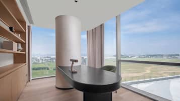 Suite (Dining Area) | Free WiFi