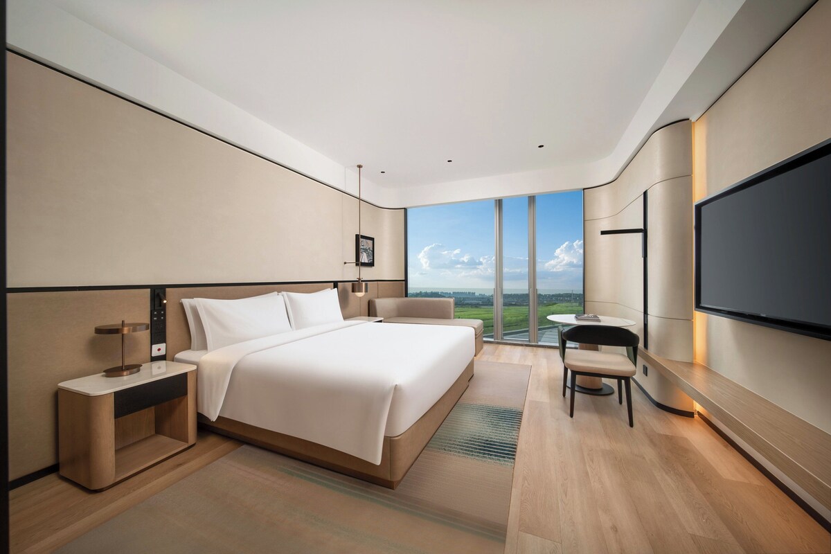 Standard Room | Blackout drapes, cribs (free), WiFi (free)