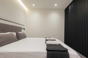 1 slaapkamer, een strijkplank/strijkijzer, gratis wifi, beddengoed