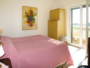 2 slaapkamers, een strijkplank/strijkijzer