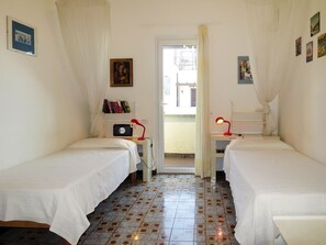 2 soverom og strykejern/-brett