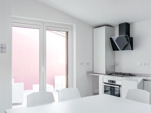 Refrigerador, microondas, horno y lavavajillas 
