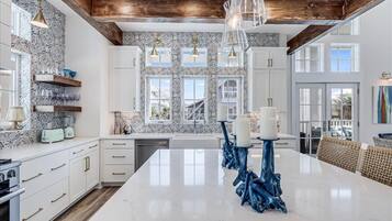 House (6 Bedrooms) | Interior