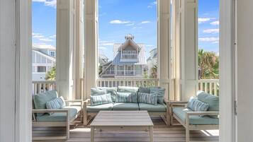 House (6 Bedrooms) | Interior