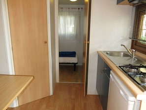 Kühlschrank, Kochgeschirr/Geschirr/Besteck