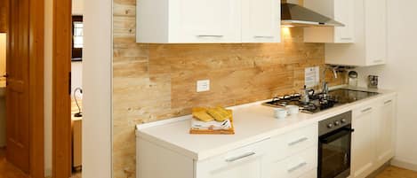Fridge, oven, cookware/dishes/utensils